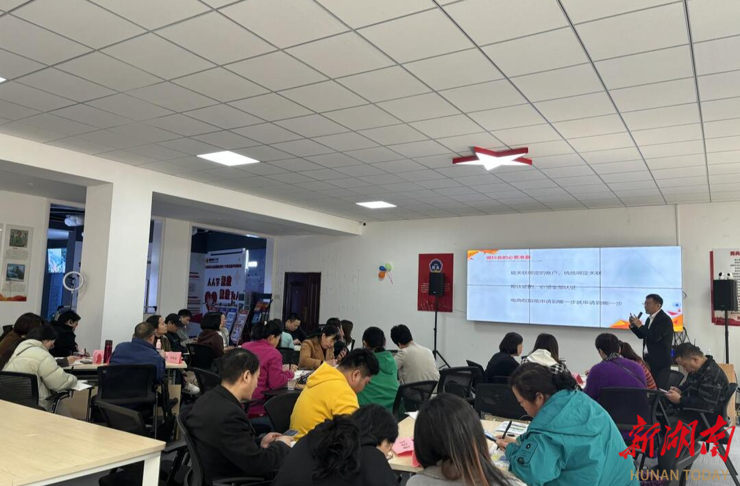 长沙欣南社区举办网络创业培训课，助力妇女宝妈掌握短视频拍摄与直播带货技能-AI网创